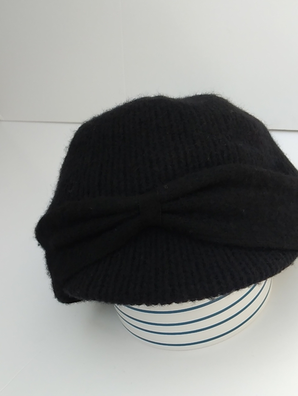 Women's Black Knit Bow Newsboy Cap